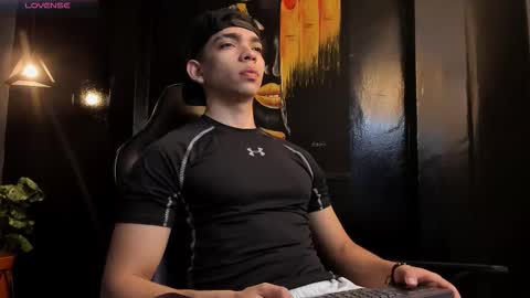 Snapshot of eryonbradley chatting on November 12, 2025, 11:21 am Eryon online show from November 12, 2025, 11:21 am