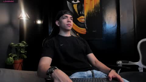 Snapshot of eryonbradley chatting on November 27, 2025, 11:23 am Eryon online show from November 27, 2025, 11:23 am