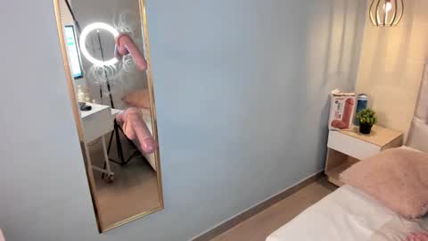 Escarlet online show from January 3, 2025, 3:33 pm