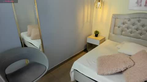 Escarlet online show from June 26, 2026, 2:32 pm