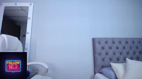 Snapshot of esdeath_cute chatting on January 14, 2026, 4:40 am liz online show from January 14, 2026, 4:40 am