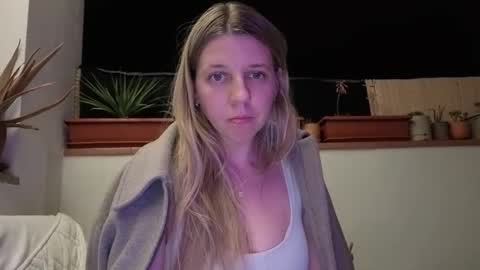 esma347866 online show from April 10, 2026, 8:57 pm