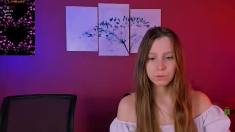 esme_moore_ online show from November 12, 2025, 9:53 am