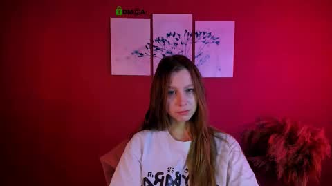 esme_moore_ online show from November 18, 2025, 9:03 am