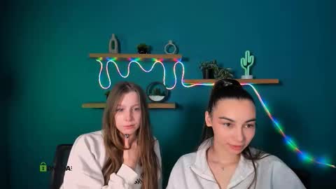 esme_moore_ online show from December 4, 2025, 9:29 am