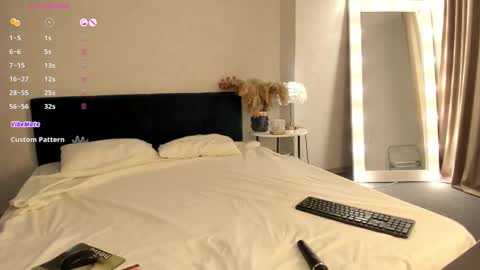 Esme Runn online show from October 28, 2025, 3:10 am