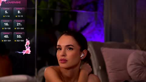 Snapshot of esmeainsley chatting on January 10, 2025, 4:54 am Raluca  online show from January 10, 2025, 4:54 am