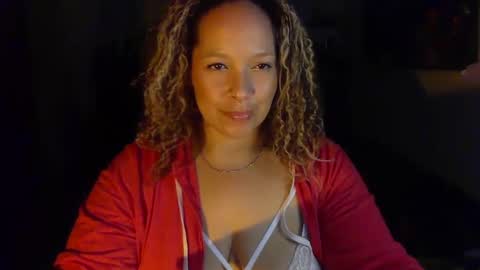 Snapshot of esmeluvs chatting on September 20, 2025, 12:11 am Esme Luv online show from September 20, 2025, 12:11 am