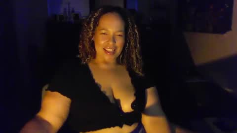 Snapshot of esmeluvs chatting on October 6, 2025, 11:02 pm Esme Luv online show from October 6, 2025, 11:02 pm