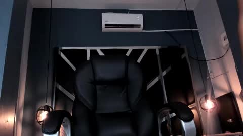 Snapshot of esmeralda__18 chatting on March 4, 2026, 7:53 pm Esmeralda online show from March 4, 2026, 7:53 pm