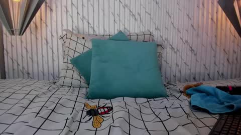 Snapshot of esmeralda__18 chatting on April 30, 2026, 8:57 pm Esmeralda online show from April 30, 2026, 8:57 pm