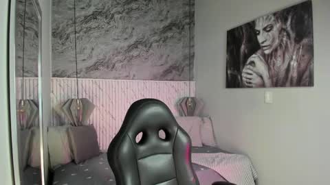 Snapshot of esmeralda__18 chatting on May 23, 2026, 7:07 pm Esmeralda online show from May 23, 2026, 7:07 pm