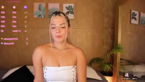 Snapshot of esmeralda__g chatting on March 12, 2025, 7:38 pm Esmeralda G online show from March 12, 2025, 7:38 pm