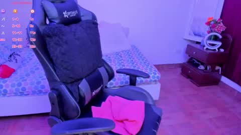 esme online show from September 20, 2025, 11:22 am