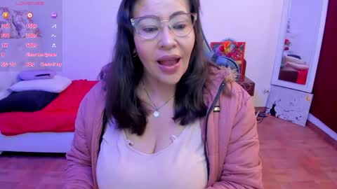 Snapshot of esmeralda_milf1 chatting on May 17, 2026, 2:02 pm esme online show from May 17, 2026, 2:02 pm