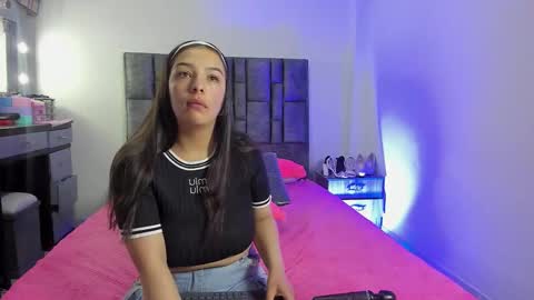 Perla online show from December 22, 2025, 4:31 am