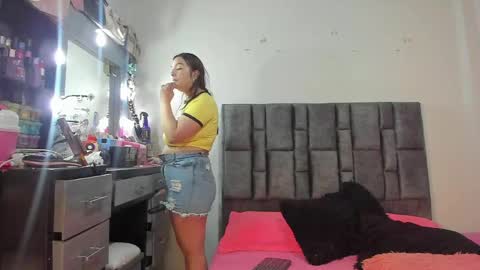 Perla online show from May 13, 2026, 5:49 am
