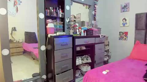 Snapshot of esmeraldaa_sc chatting on July 17, 2026, 6:31 am Perla online show from July 17, 2026, 6:31 am