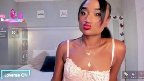 Snapshot of esmeraldanyx chatting on September 17, 2025, 9:05 pm esmeraldanyx online show from September 17, 2025, 9:05 pm