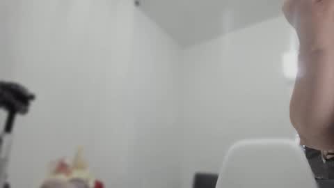 Snapshot of esmeraldo_mfc chatting on February 12, 2025, 12:05 am Esmeralda online show from February 12, 2025, 12:05 am