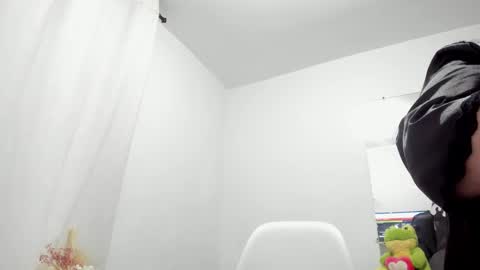 Snapshot of esmeraldo_mfc chatting on February 20, 2025, 1:03 am Esmeralda online show from February 20, 2025, 1:03 am