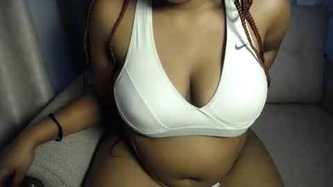 Esme online show from September 17, 2025, 9:16 pm