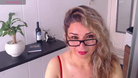 Juliana online show from December 22, 2024, 1:44 pm
