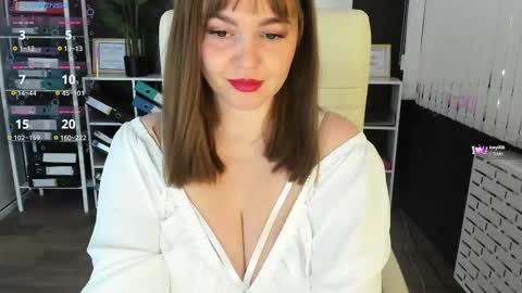 Snapshot of essensual_ chatting on September 9, 2025, 1:49 am Ava online show from September 9, 2025, 1:49 am