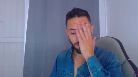 Snapshot of esteban7984068 chatting on December 19, 2024, 10:00 pm esteban online show from December 19, 2024, 10:00 pm