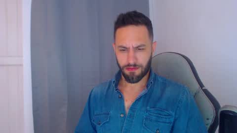 Snapshot of esteban7984068 chatting on December 23, 2024, 10:44 pm esteban online show from December 23, 2024, 10:44 pm