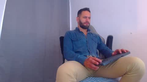 Snapshot of esteban7984068 chatting on December 30, 2024, 7:32 pm esteban online show from December 30, 2024, 7:32 pm