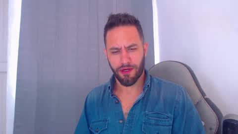 Snapshot of esteban7984068 chatting on December 31, 2024, 6:02 pm esteban online show from December 31, 2024, 6:02 pm