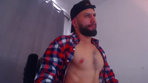 Snapshot of esteban7984068 chatting on February 10, 2025, 9:04 pm esteban online show from February 10, 2025, 9:04 pm