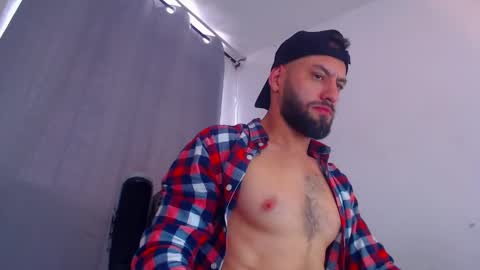 Snapshot of esteban7984068 chatting on February 11, 2025, 7:05 pm esteban online show from February 11, 2025, 7:05 pm