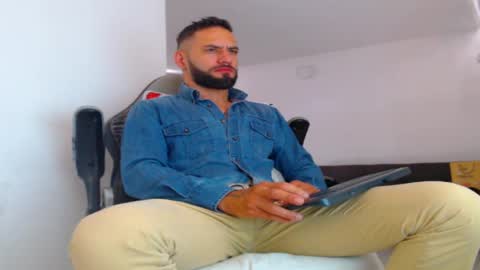 Snapshot of esteban7984068 chatting on September 23, 2025, 3:04 pm esteban online show from September 23, 2025, 3:04 pm