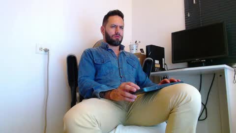 esteban online show from April 7, 2026, 8:31 pm