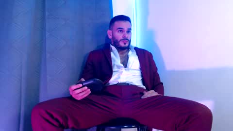 Esteban Fernandez online show from December 18, 2024, 11:45 am