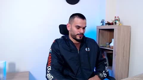 Esteban Fernandez online show from February 9, 2026, 6:39 am