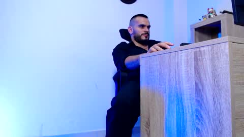 Esteban Fernandez online show from February 27, 2026, 4:12 am