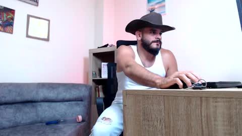 Esteban Fernandez online show from May 6, 2026, 12:21 pm