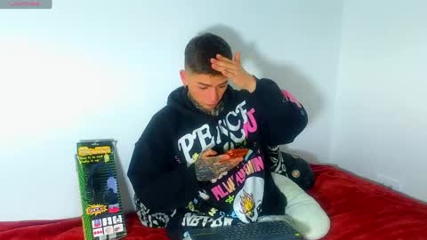 Esteban independent model online show from April 15, 2026, 10:00 am