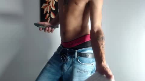 Snapshot of estebanjm22 chatting on March 29, 2026, 3:17 am Esteban online show from March 29, 2026, 3:17 am