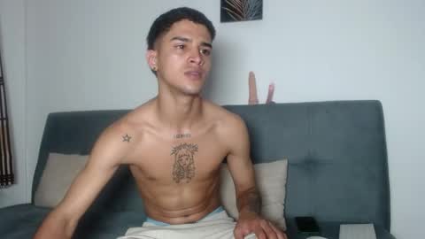 Snapshot of estebanjm22 chatting on April 25, 2026, 11:02 am Esteban online show from April 25, 2026, 11:02 am