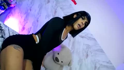 estefani robles online show from April 24, 2026, 11:29 pm