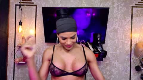 estefania1812 online show from February 25, 2026, 5:39 am