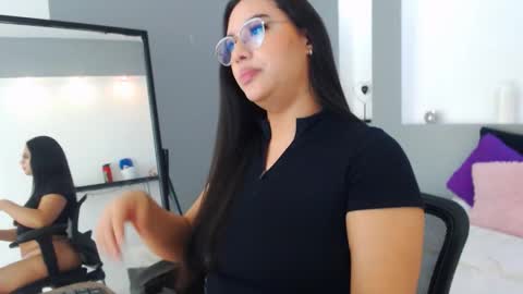 estefania_ramirez_henao online show from March 23, 2026, 11:14 am