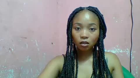 estelah20 online show from November 12, 2025, 2:17 pm