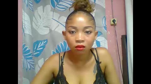 estelah20 online show from February 1, 2026, 5:39 am