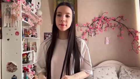 Snapshot of estellezdebski chatting on July 12, 2026, 1:24 pm estellezdebski online show from July 12, 2026, 1:24 pm