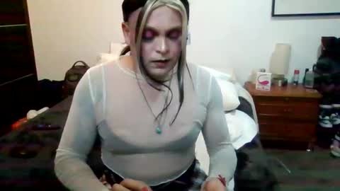 Snapshot of estephanieaguilar chatting on October 26, 2025, 8:20 am Estephanie Aguilar online show from October 26, 2025, 8:20 am